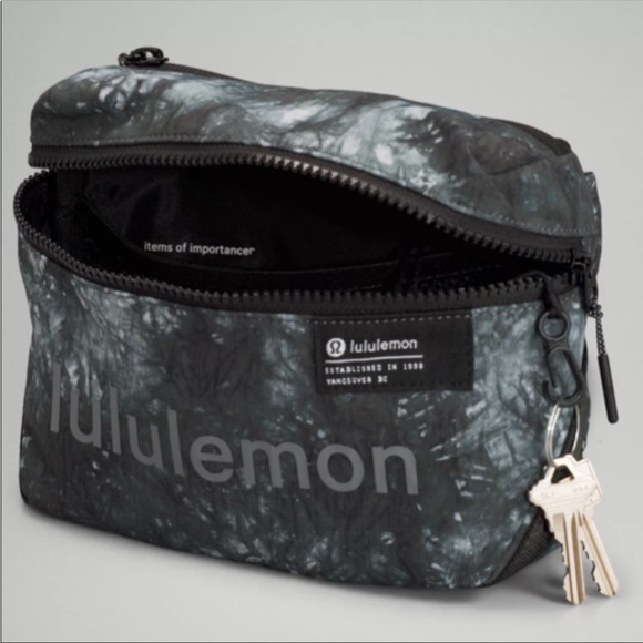 ❤️ Lululemon Clean Lines Belt Bag Lululemon Graphic Black Grey NWOT - Picture 4 of 13